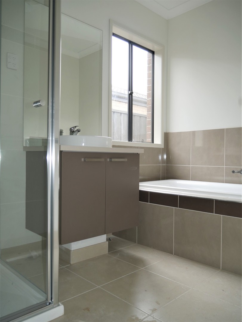 17 Larneuk Drive, Cobblebank, VIC 3338, Cobblebank - Thumbnail 4