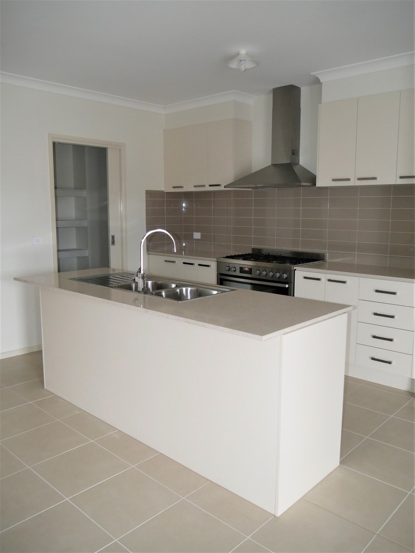 17 Larneuk Drive, Cobblebank, VIC 3338, Cobblebank - Thumbnail 5
