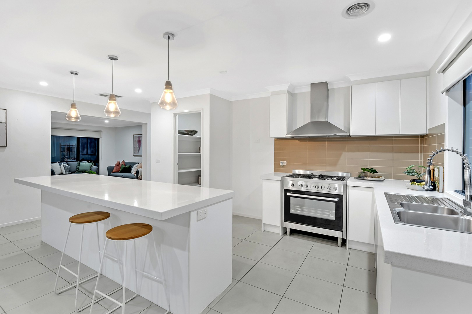 17 Leveque Loop, Craigieburn, VIC 3064 - Thumbnail 2 - 16/02/2022