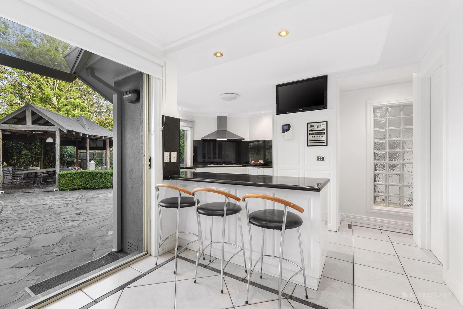 17 Lochabar Court, Ivanhoe, VIC 3079, Ivanhoe - Thumbnail 3