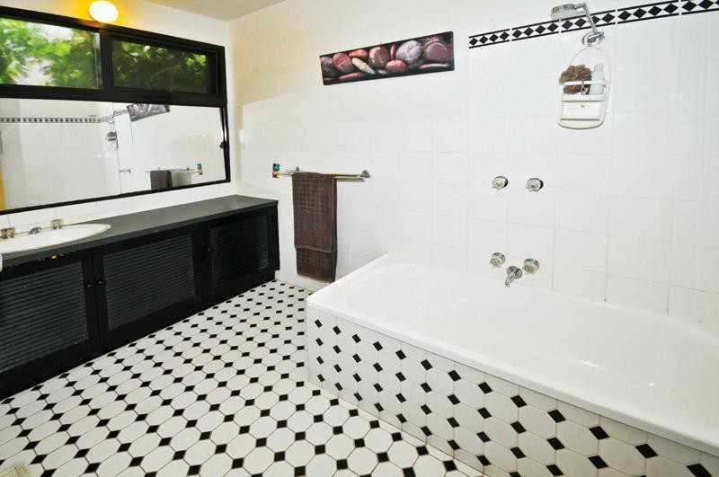 17 Lotus Crescent, Mulgrave, VIC 3170 - Thumbnail 2 - 21/11/2022