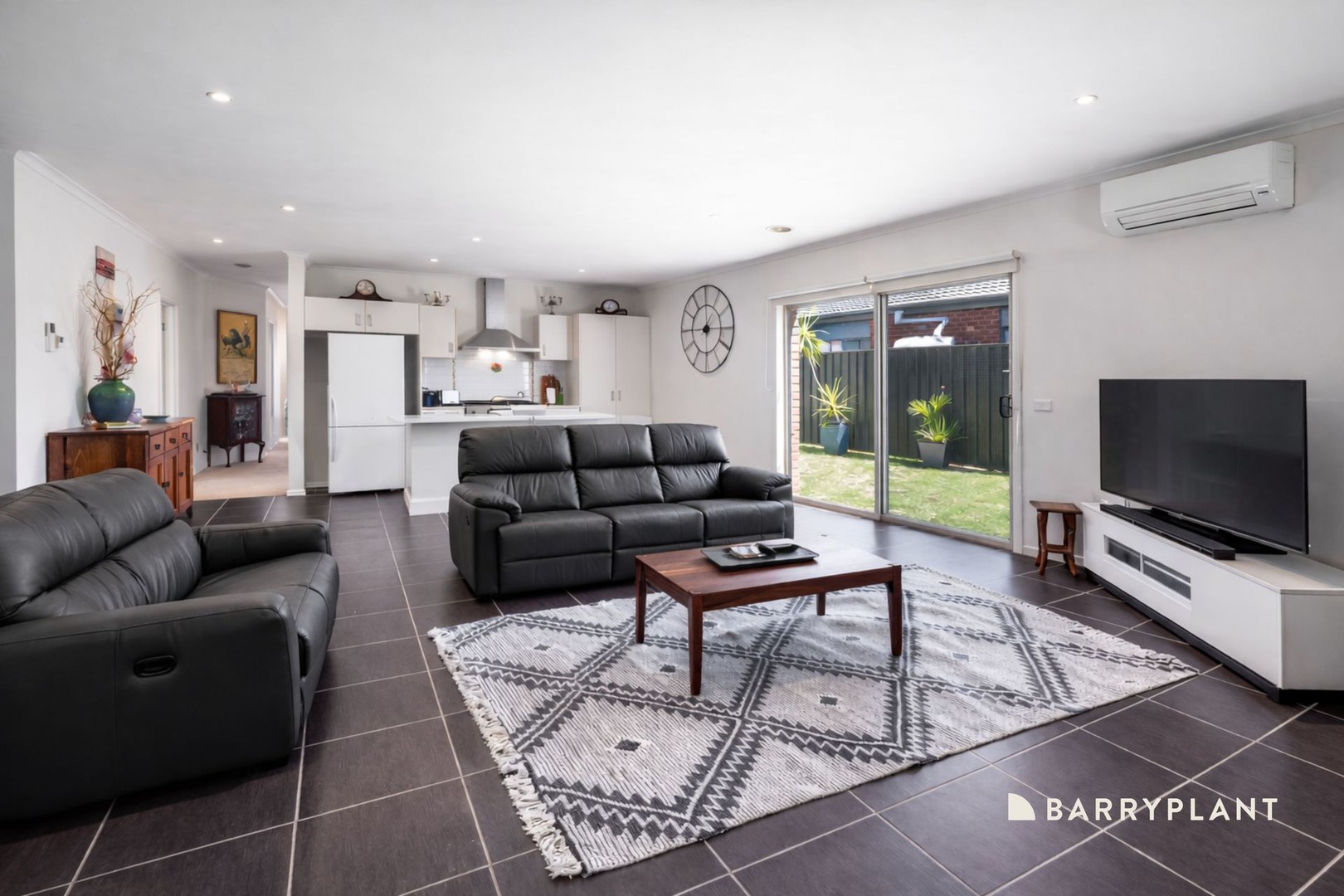 17 Macadamia Street, Pakenham, VIC 3810, Pakenham - Thumbnail 3