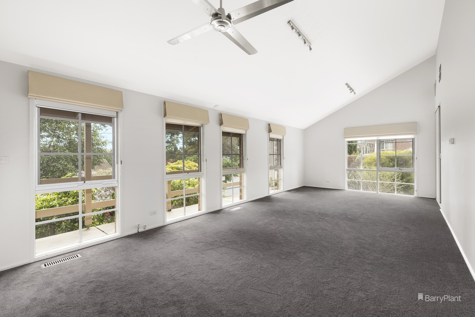 17 Macdhui Avenue, Eltham North, VIC 3095, Eltham North - Thumbnail 2