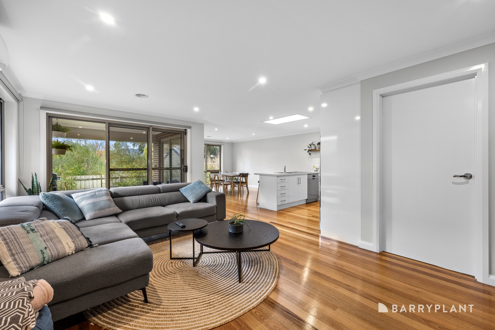 17 Mariana Avenue, Croydon South, VIC 3136, Croydon South - Thumbnail 2