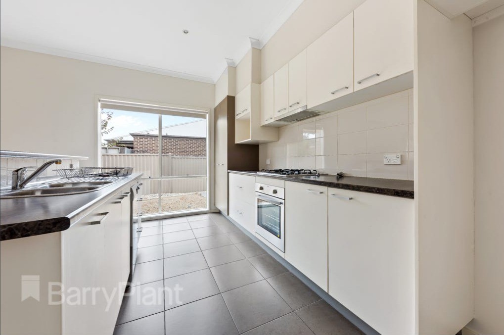 17 Mccubbin Way, Caroline Springs, VIC 3023, Caroline Springs - Thumbnail 2