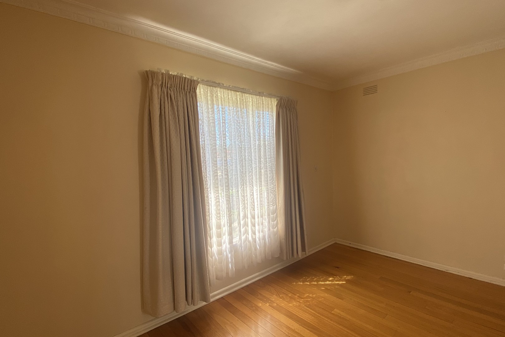 17 McFadzean Avenue, Reservoir, VIC 3073, Reservoir - Thumbnail 5