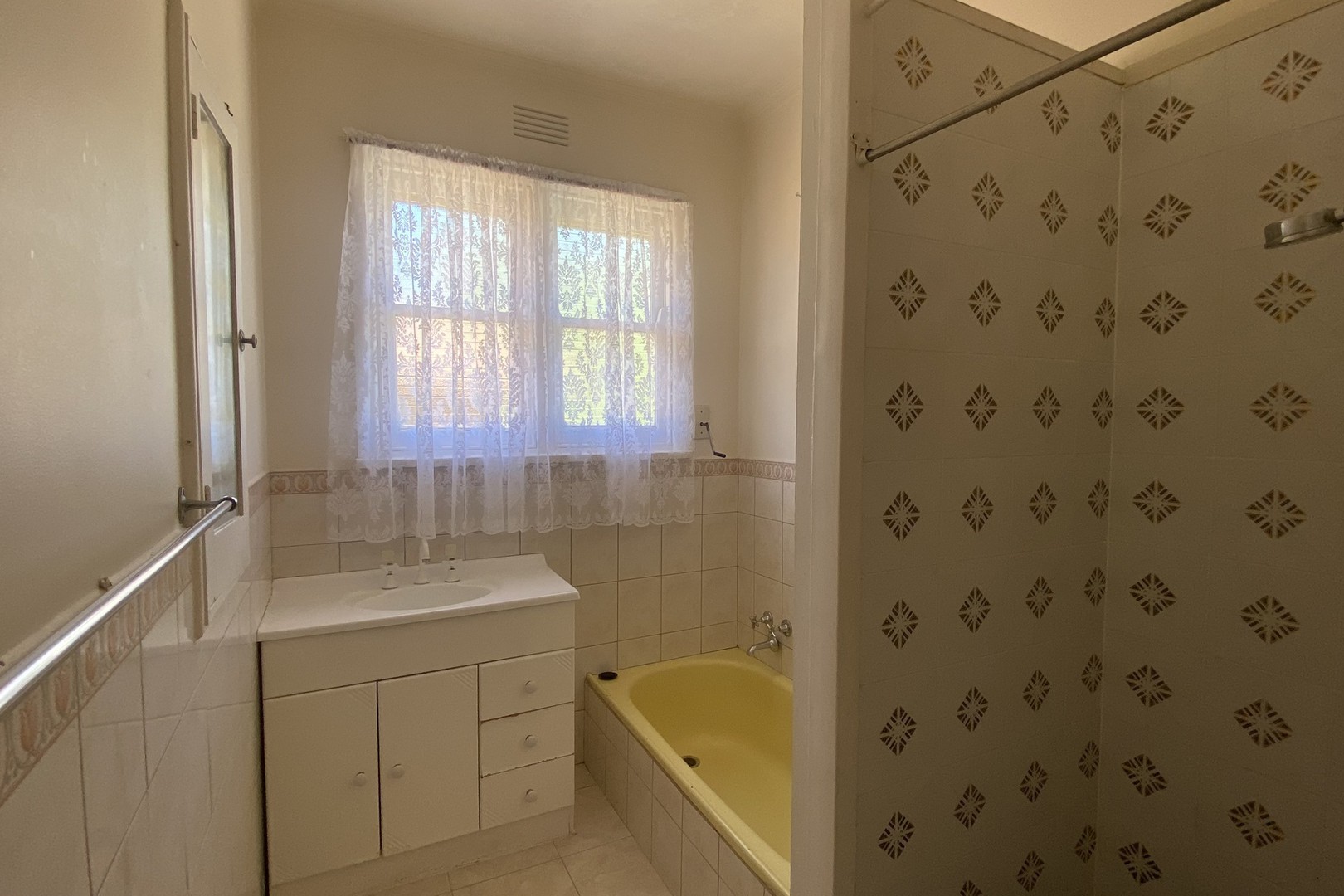 17 McFadzean Avenue, Reservoir, VIC 3073, Reservoir - Thumbnail 8