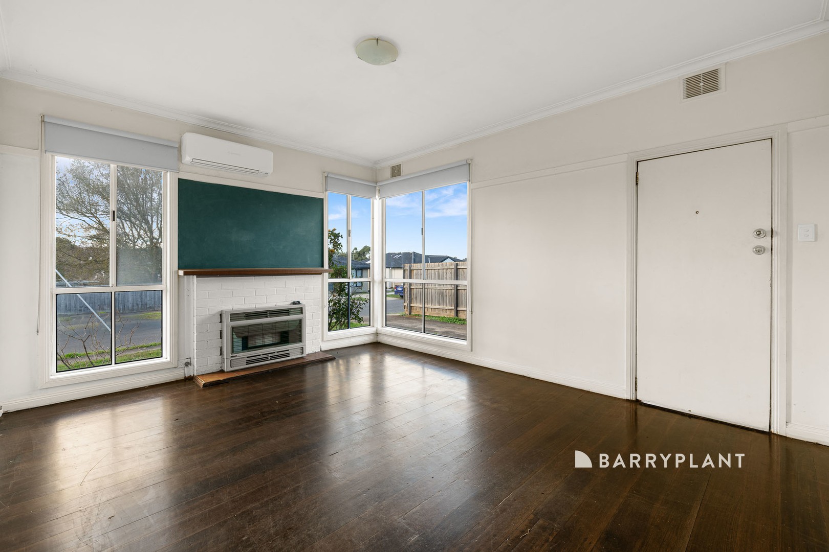 17 Mckindlay Street, Drouin, VIC 3818 - Thumbnail 2 - 25/06/2025