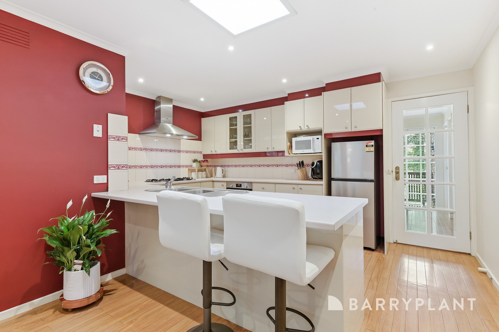 17 Melanie Close, Wantirna South, VIC 3152 - Thumbnail 2 - 08/04/2026