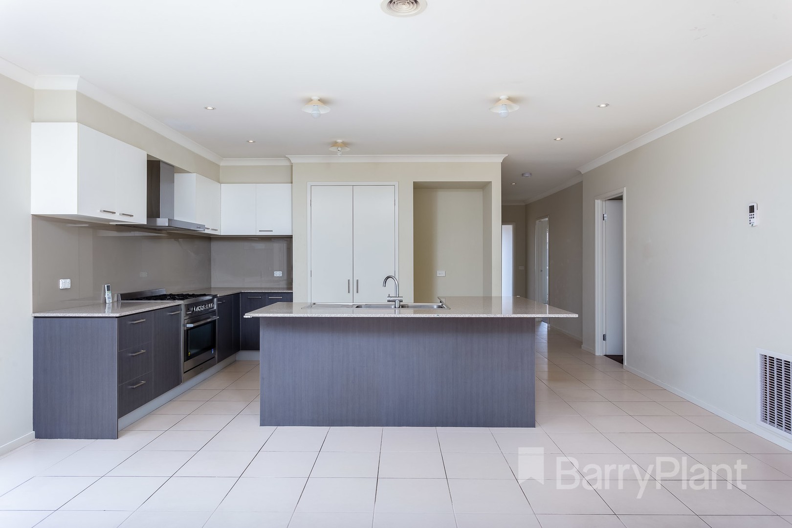 17 Metcalf Way, Point Cook, VIC 3030, Point Cook - Thumbnail 3