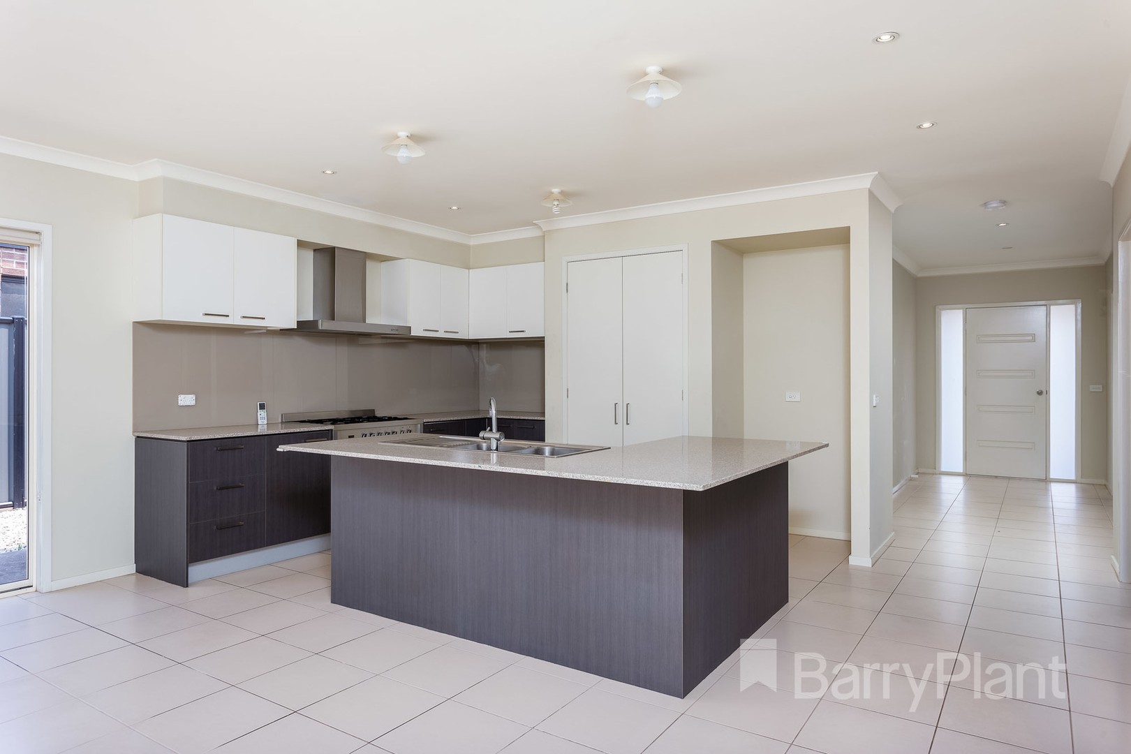 17 Metcalf Way, Point Cook, VIC 3030, Point Cook - Thumbnail 4