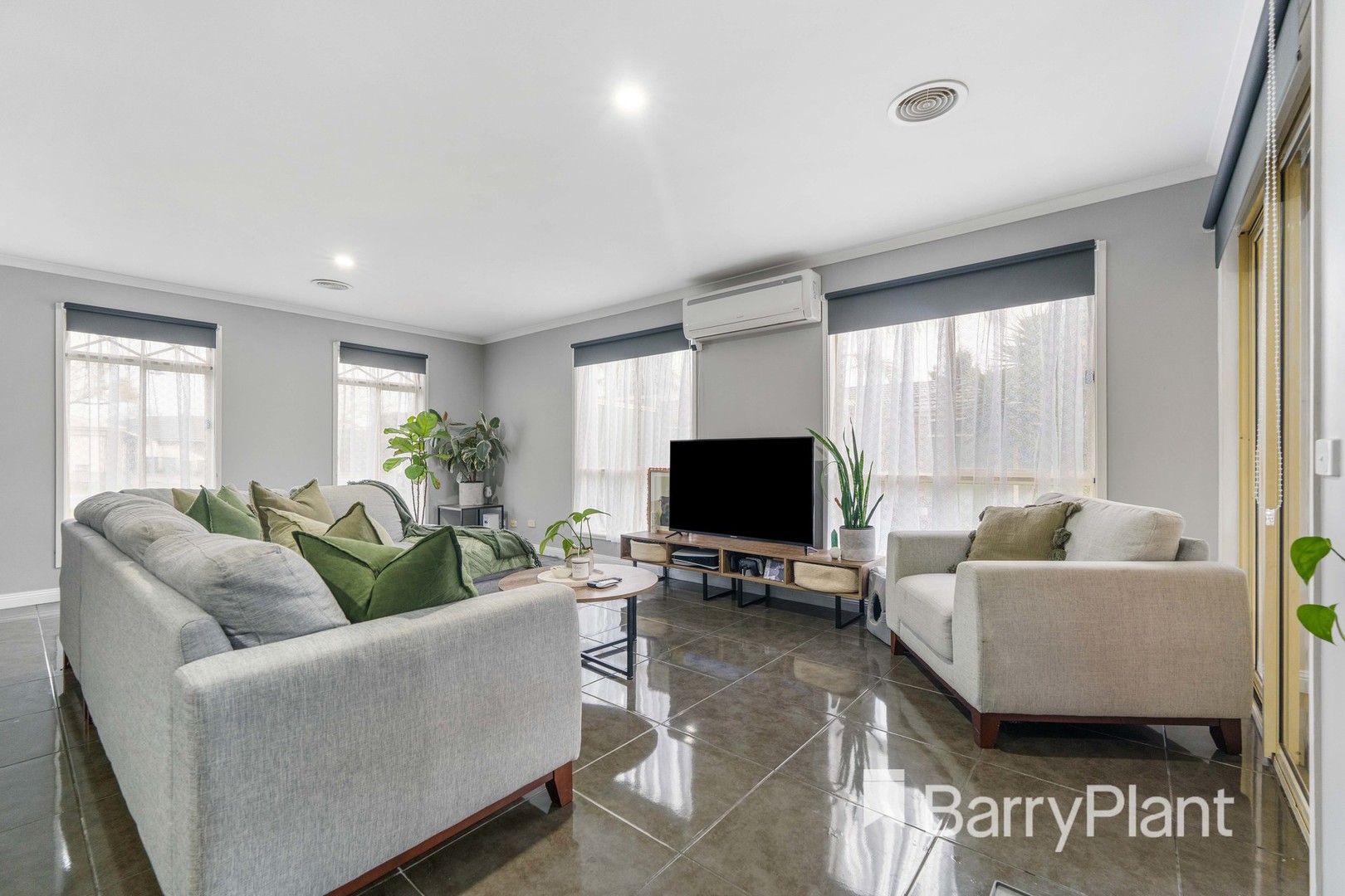 17 Nordic Crescent, Wyndham Vale, VIC 3024, Craigieburn - Thumbnail 2