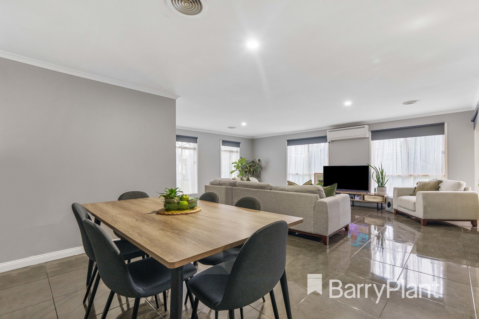 17 Nordic Crescent, Wyndham Vale, VIC 3024, Craigieburn - Thumbnail 3