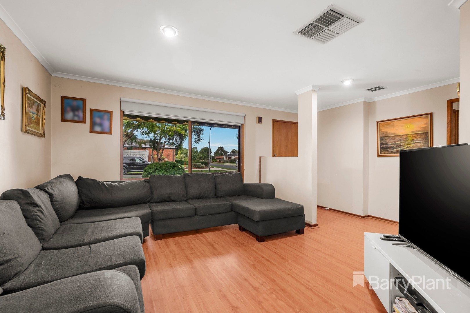 17 Pensbury Avenue, Mill Park, VIC 3082, Mill Park - Thumbnail 2