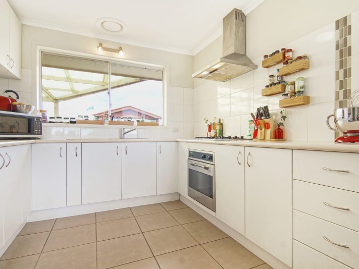 17 Poplar Street, Newcomb, VIC 3219, Newcomb - Thumbnail 6