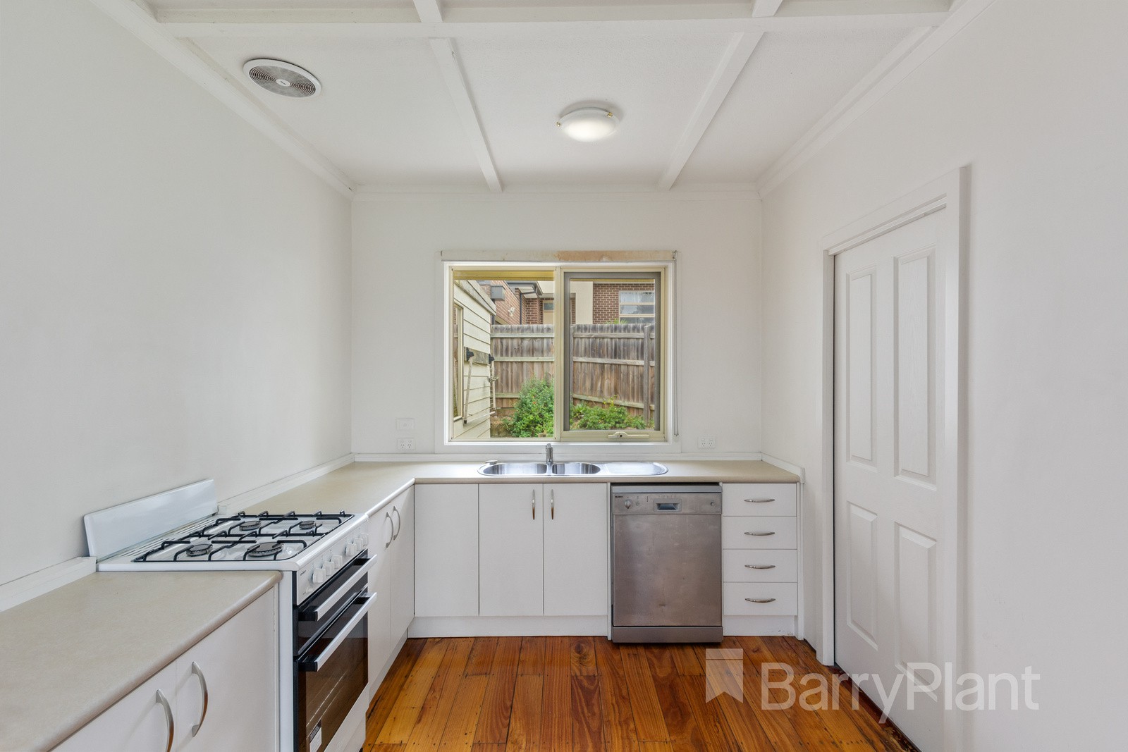 17 Queen Road, Lilydale, VIC 3140, Lilydale - Thumbnail 2