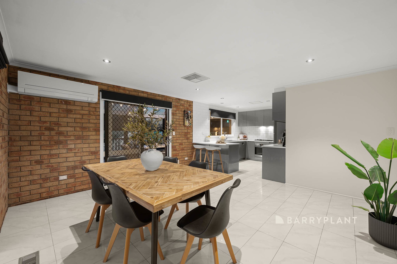 17 Ravensthorpe Crescent, Narre Warren, VIC 3805, Narre Warren - Thumbnail 3