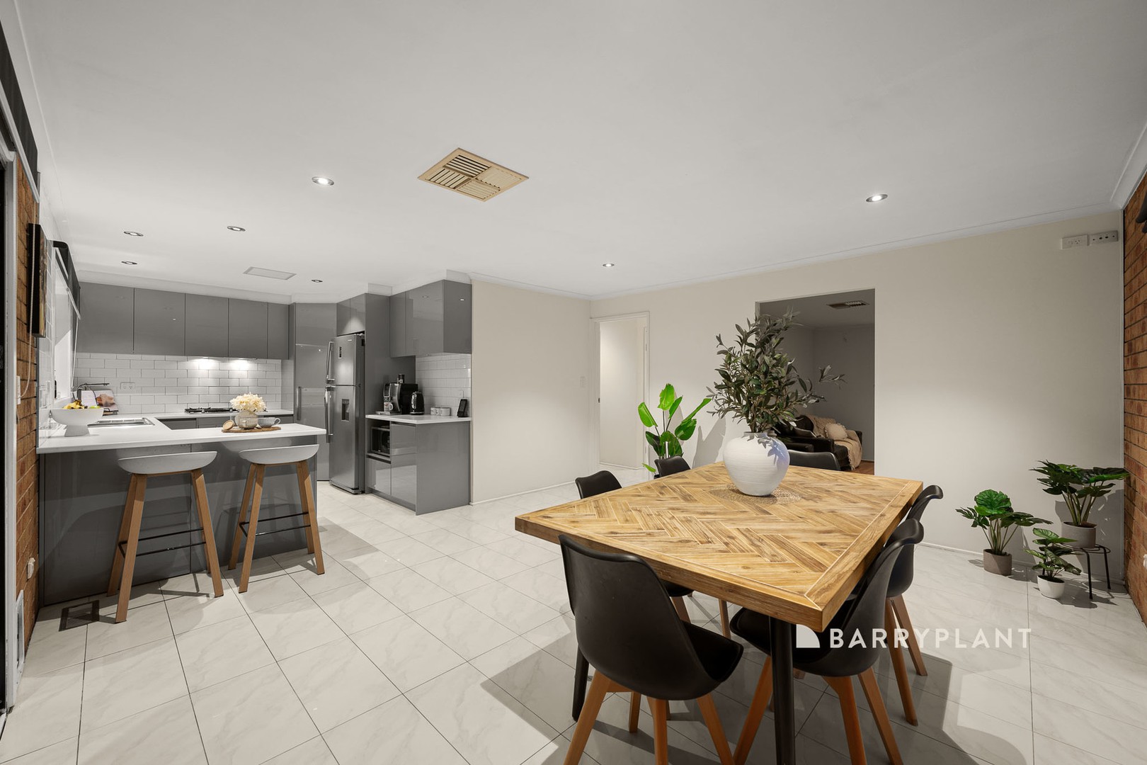 17 Ravensthorpe Crescent, Narre Warren, VIC 3805, Narre Warren - Thumbnail 4