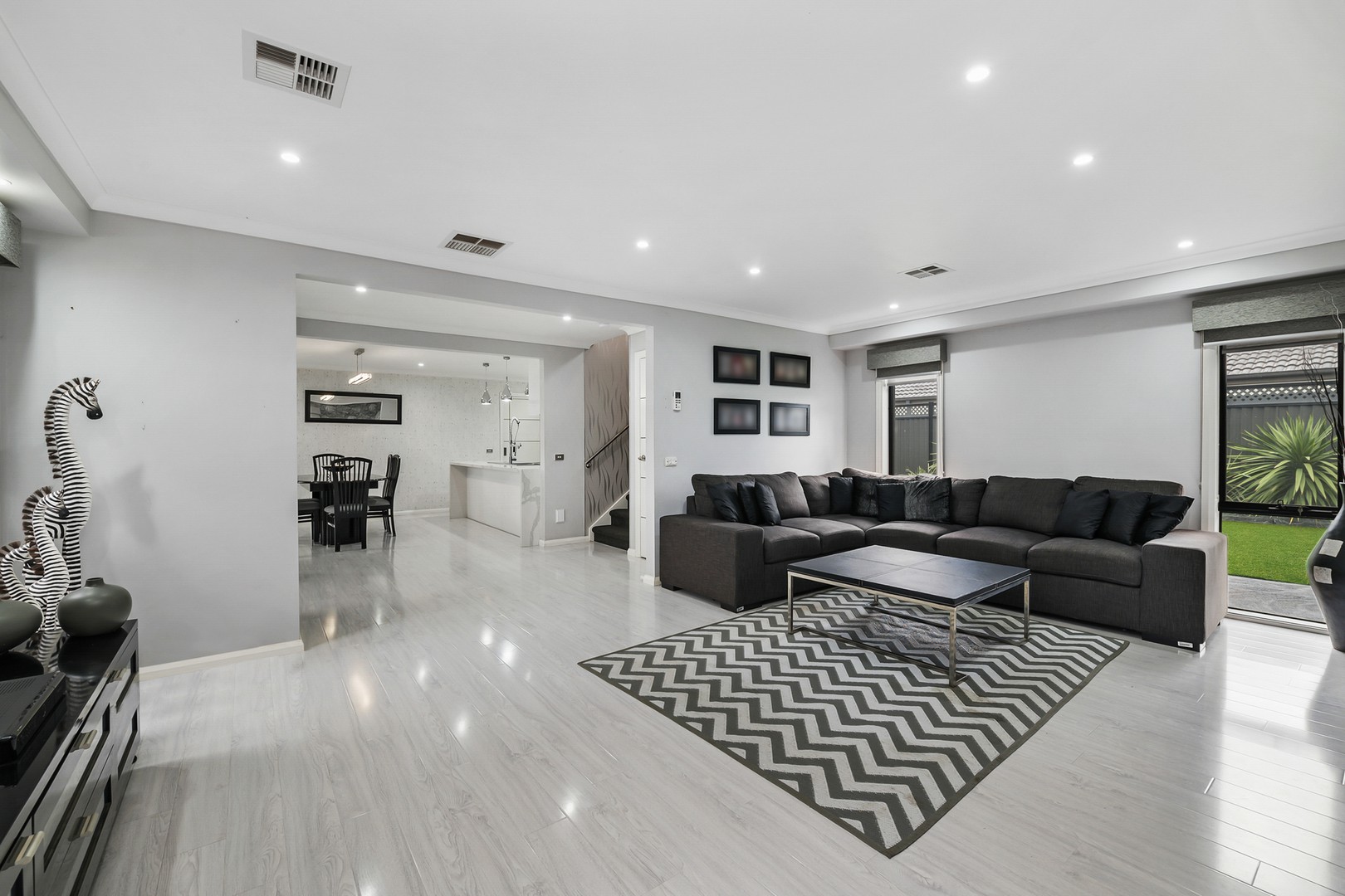 17 Regent Close, Burnside Heights, VIC 3023, Burnside Heights - Thumbnail 3