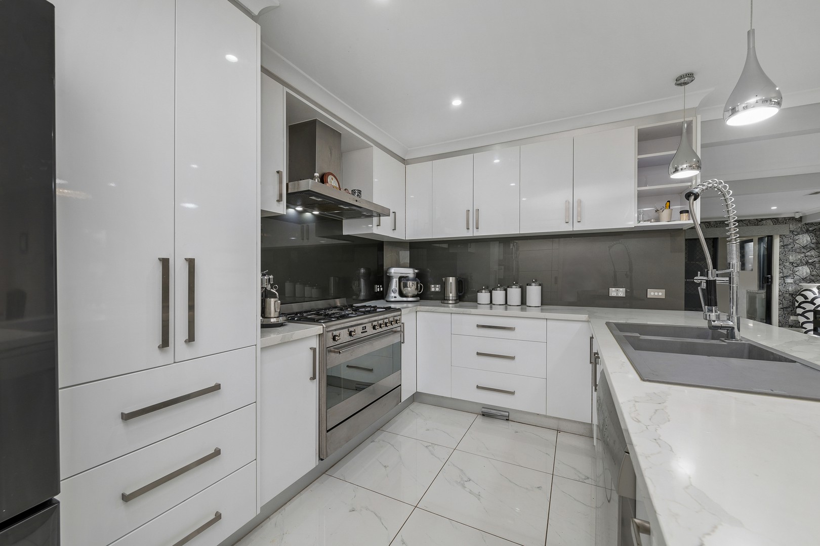 17 Regent Close, Burnside Heights, VIC 3023, Burnside Heights - Thumbnail 5