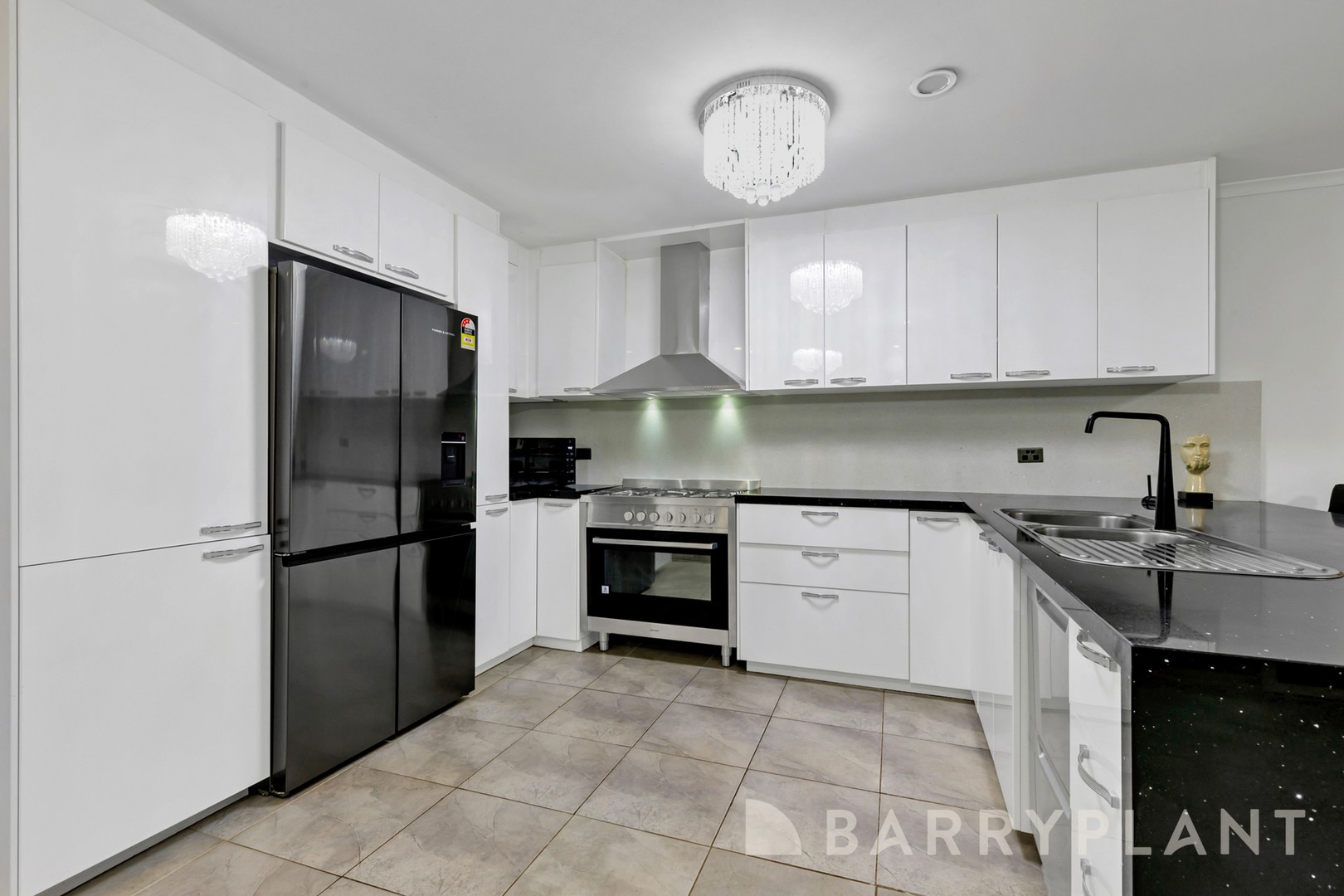 17 Rolain Avenue, South Morang, VIC 3752, South Morang - Thumbnail 2