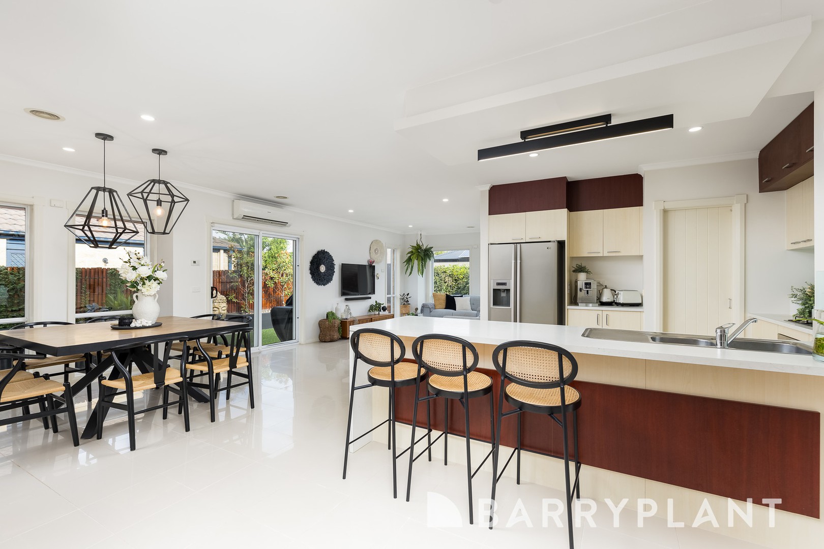 17 Sarsparilla Drive, Point Cook, VIC 3030, Point Cook - Thumbnail 3