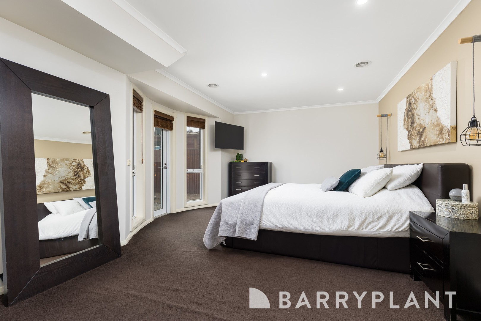 17 Sarsparilla Drive, Point Cook, VIC 3030, Point Cook - Thumbnail 7