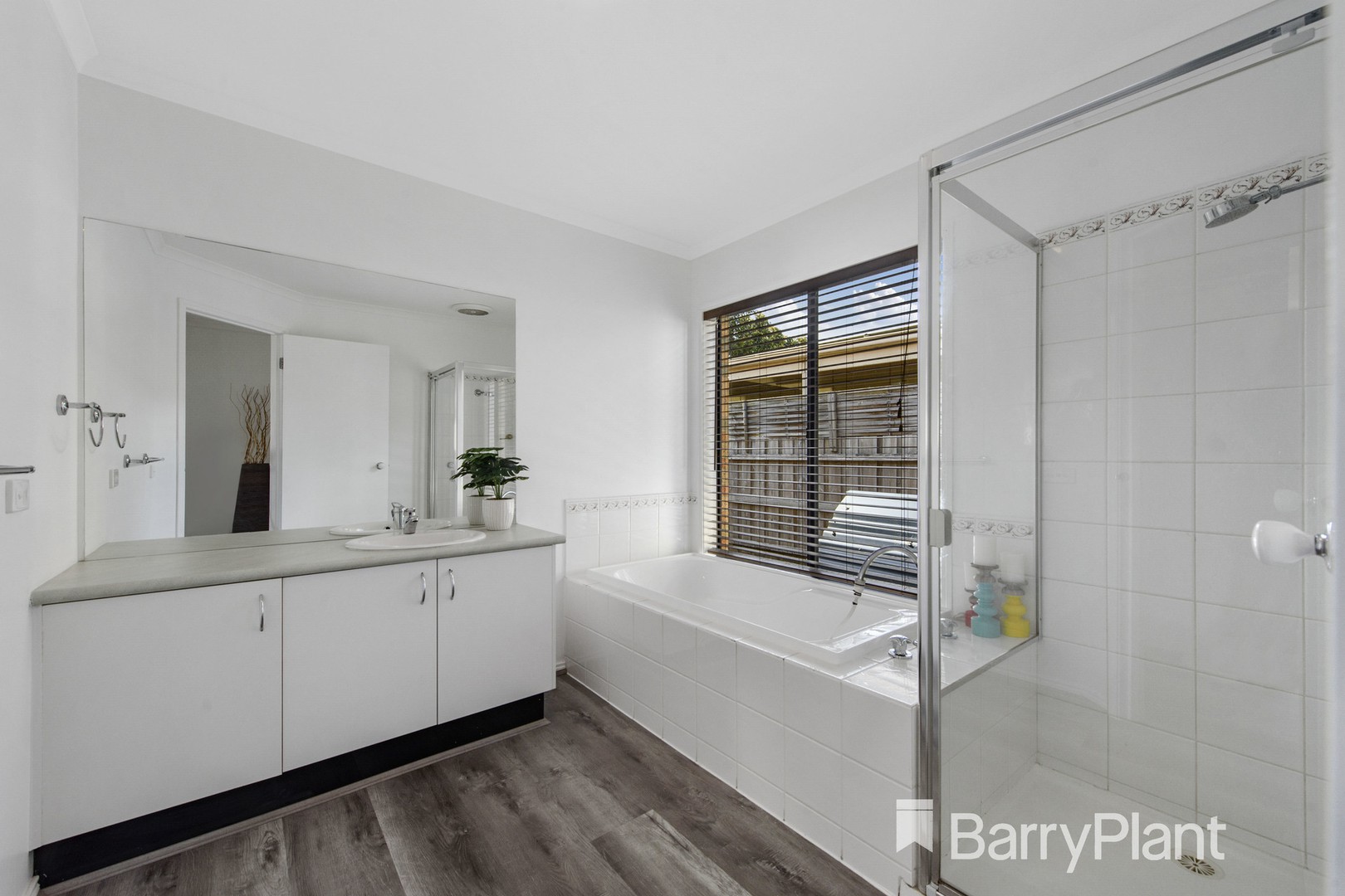 17 SouthdeanMelton West, VIC 3337, Melton West - Thumbnail 3