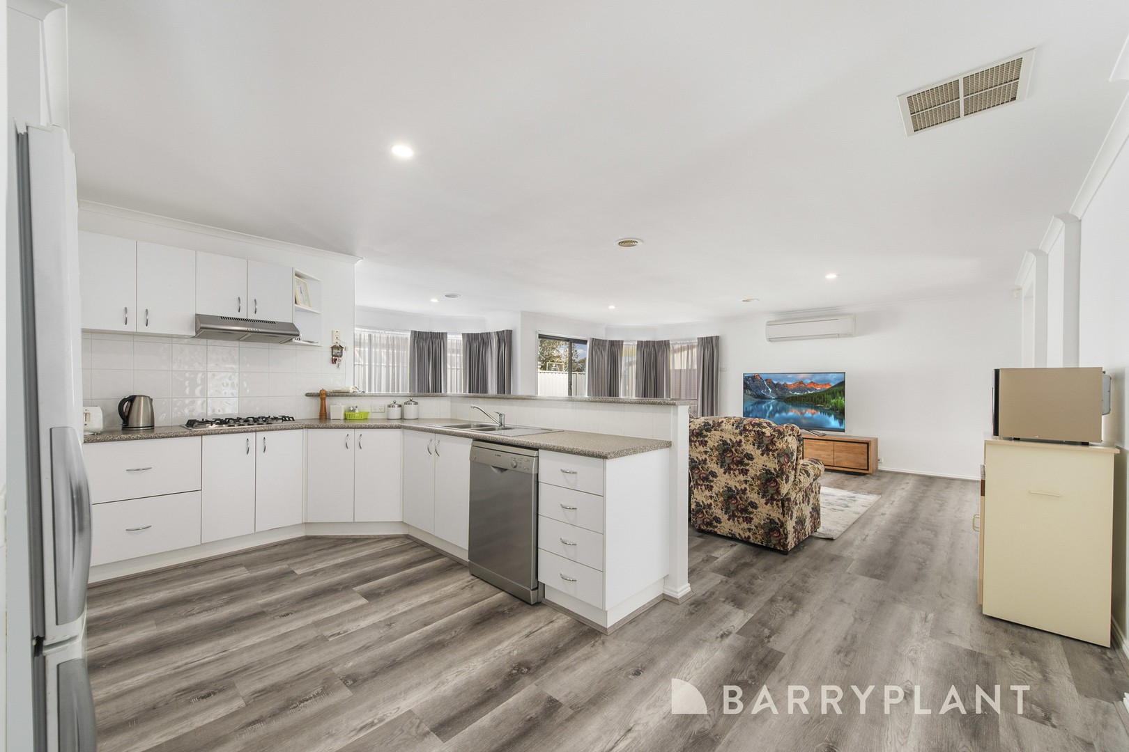 17 Southdean Street, Melton West, VIC 3337, Melton West - Thumbnail 5