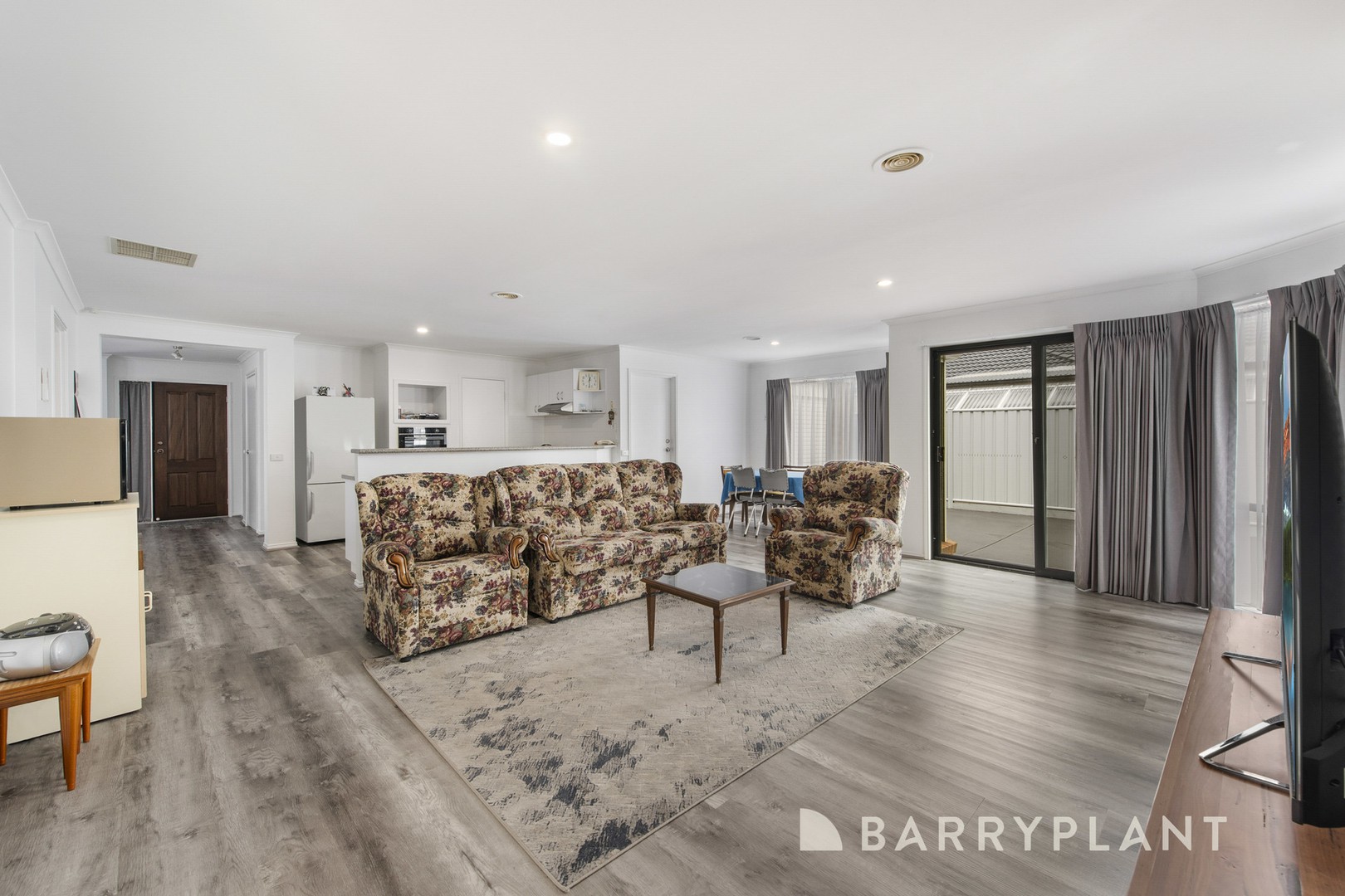 17 Southdean Street, Melton West, VIC 3337, Melton West - Thumbnail 6