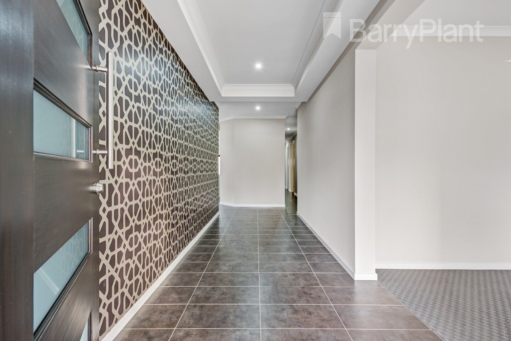 17 Sunnybank Drive, Point Cook, VIC 3030 - Thumbnail 1 - 30/04/2026