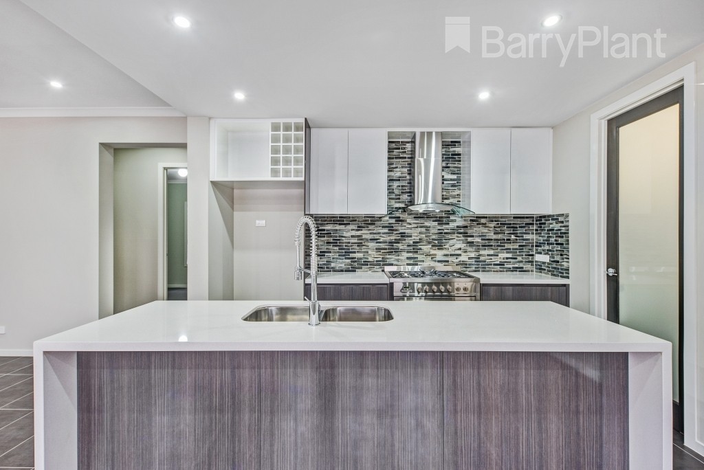 17 Sunnybank Drive, Point Cook, VIC 3030 - Thumbnail 2 - 30/04/2026