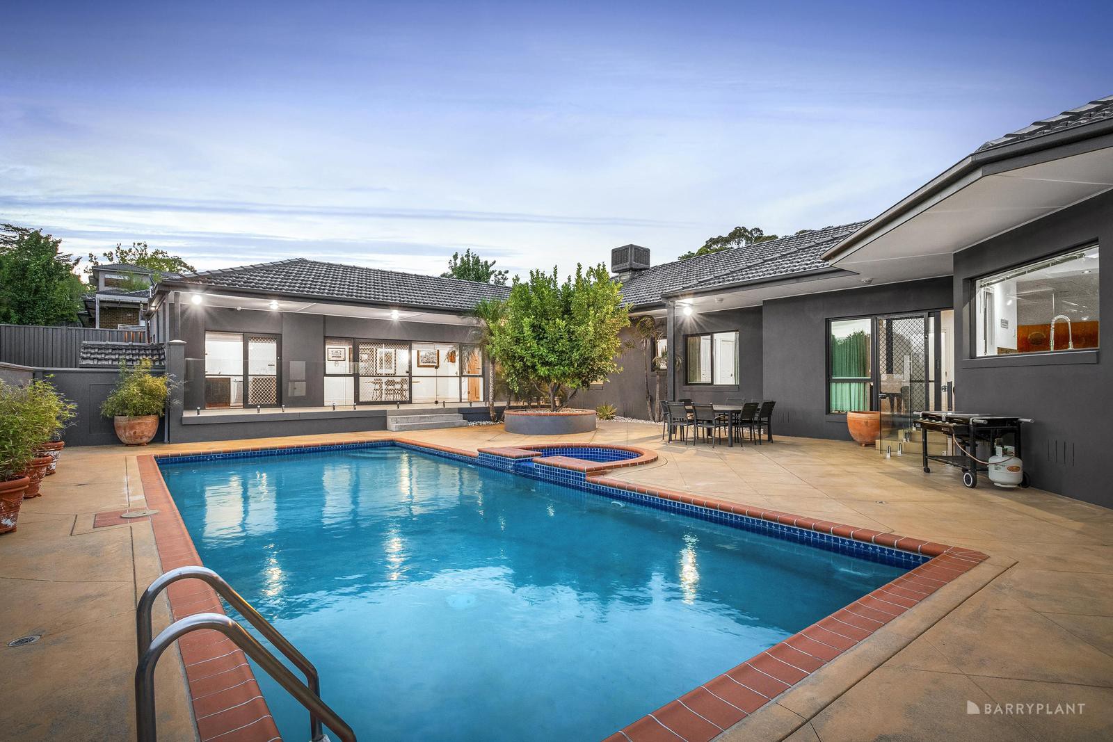 17 Valencia Terrace, Templestowe, VIC 3106 - Thumbnail 2 - 29/05/2025