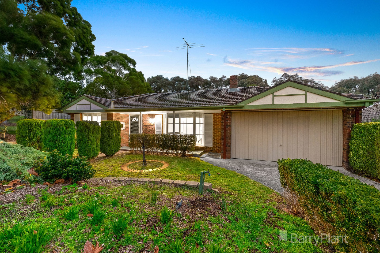 17 Vista Court, Berwick, VIC 3806, Berwick - Thumbnail 2