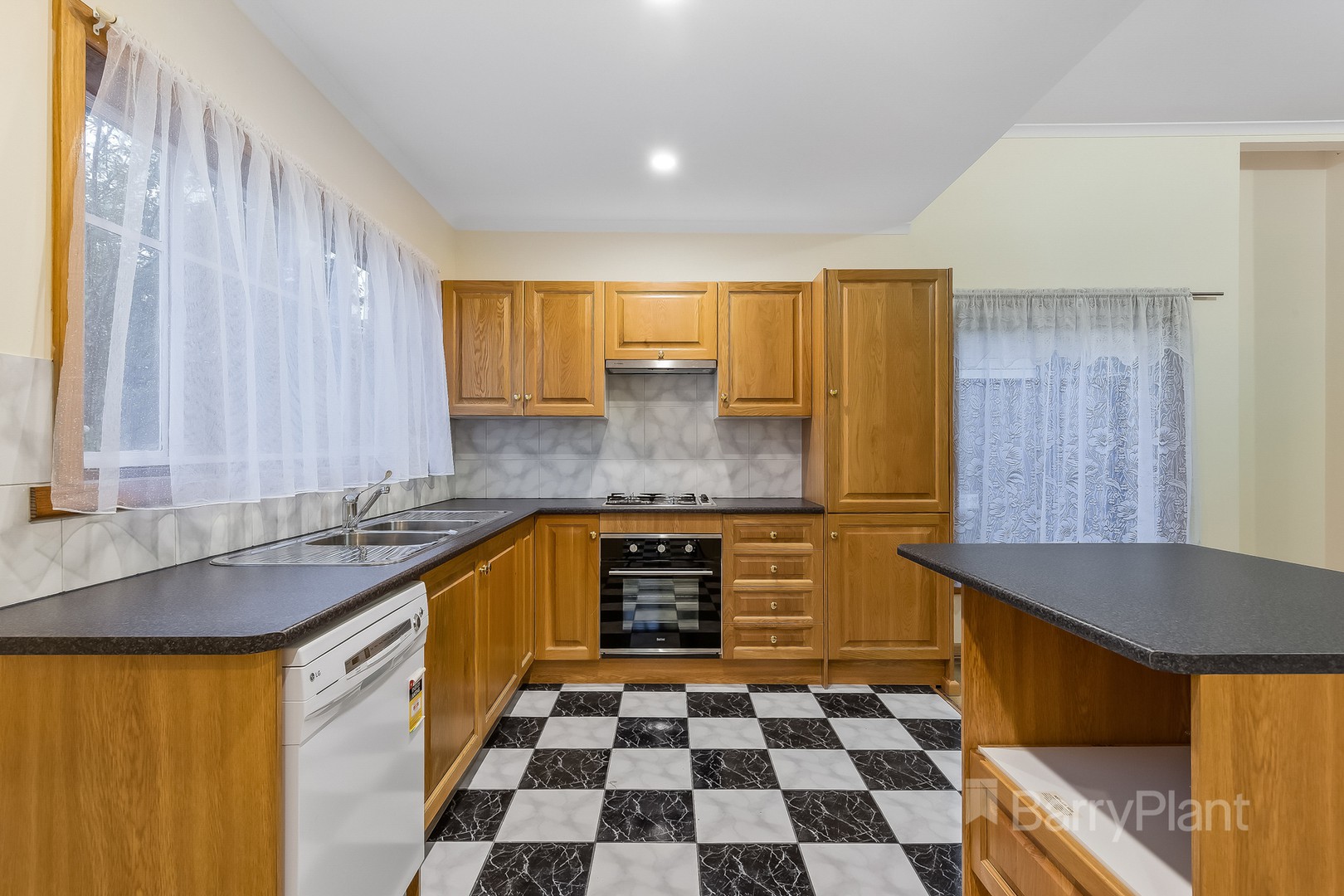 17 Walmer Avenue, St Albans, VIC 3021, St Albans - Thumbnail 4