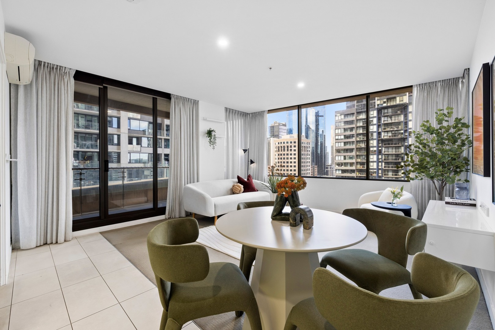 1705/639 Lonsdale Street, Melbourne, VIC 3000 - Thumbnail 2 - 24/10/2025