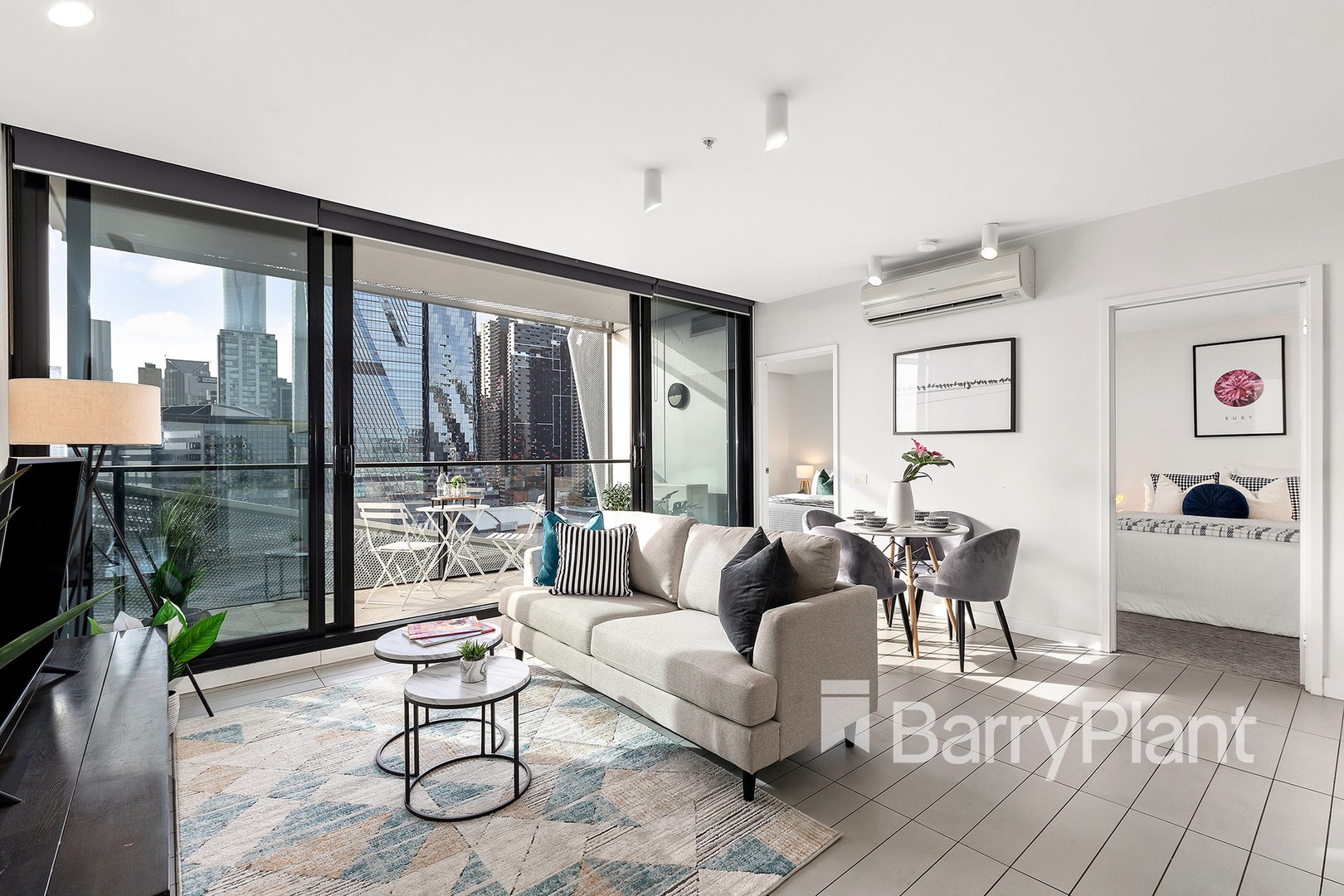 1707/673 La Trobe Street, Docklands, VIC 3008, Docklands - Thumbnail 2