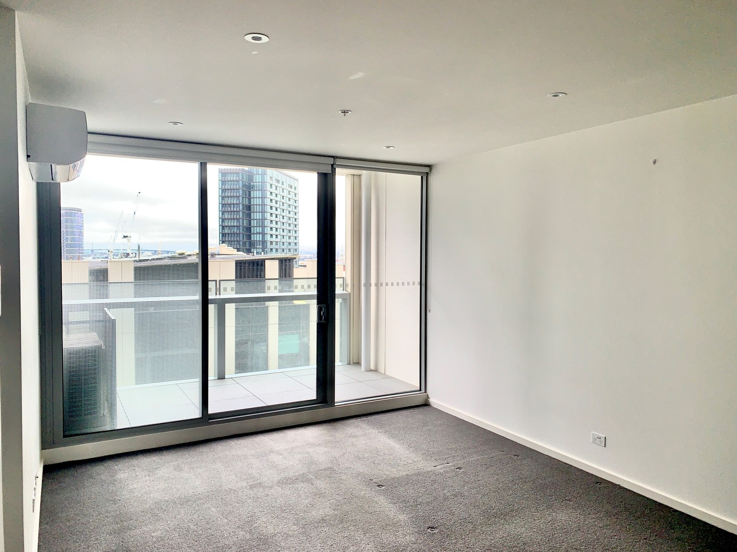 1710E/888 Collins Street, Docklands, VIC 3008 - Thumbnail 2 - 26/02/2024