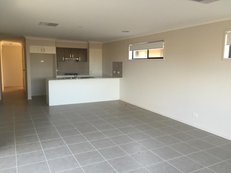 18 Alabaster Avenue, Melton South, VIC 3338, Cobblebank - Thumbnail 2
