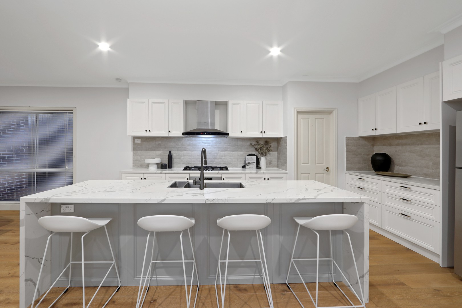 18 Allamanda Boulevard, Lysterfield, VIC 3156 - Thumbnail 2 - 03/05/2024