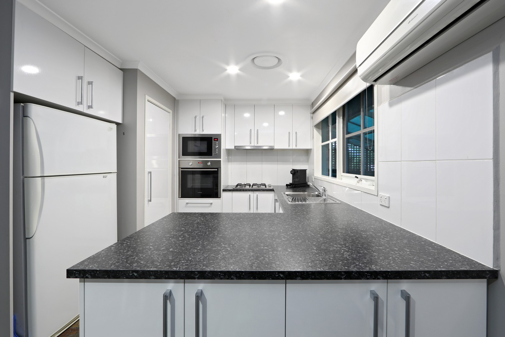 18 Anderson Court, Wantirna South, VIC 3152, Wantirna South - Thumbnail 2