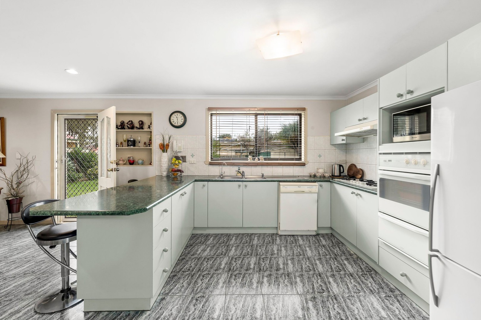 18 Armstrong Close, Keilor East, VIC 3033, Keilor East - Thumbnail 5