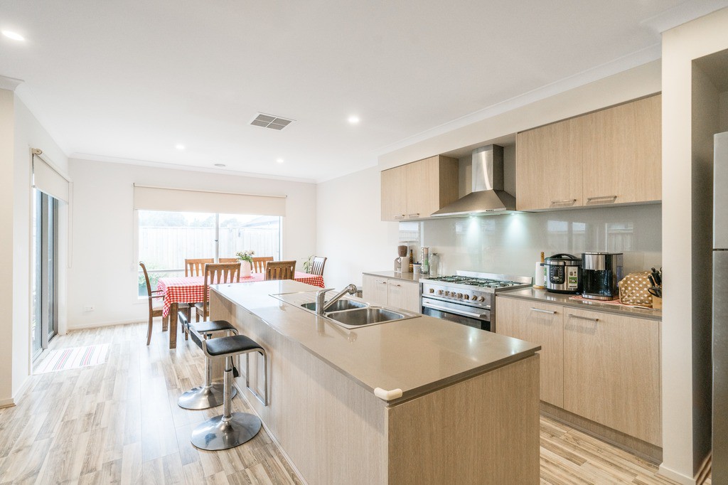 18 Arnold Circuit, Armstrong Creek, VIC 3217, Armstrong Creek - Thumbnail 2