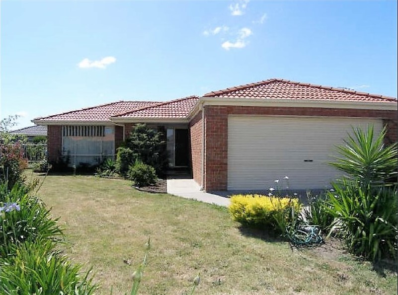 18 Balmaceda Court, Berwick, VIC 3806, Berwick - Thumbnail 2