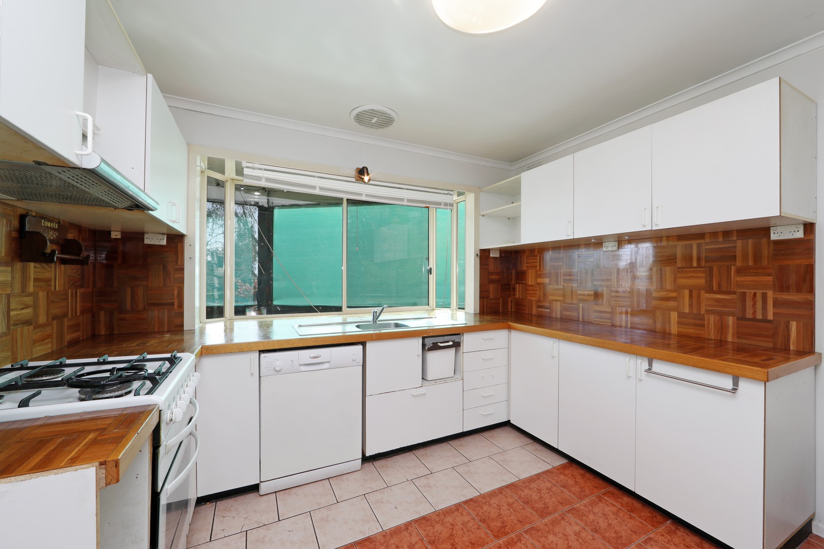 18 Bareena  Avenue, Rowville, VIC 3178 - Thumbnail 2 - 06/09/2023