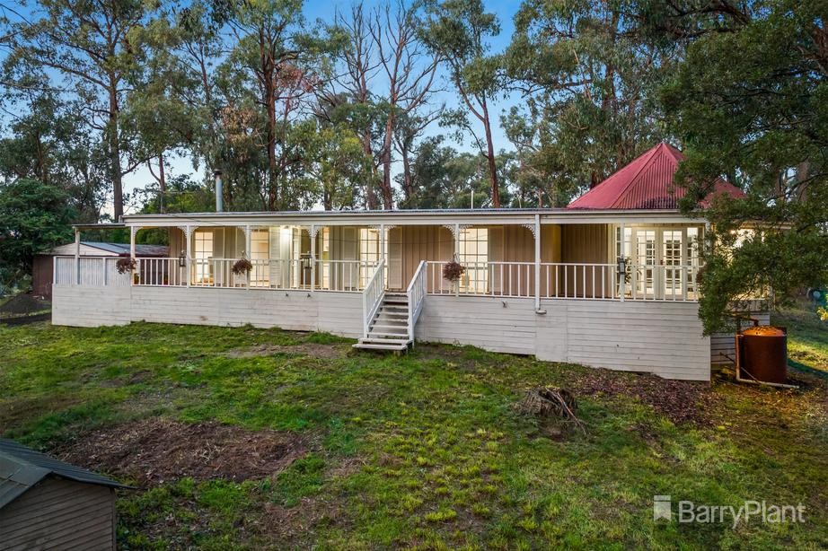 18 Belgrave Avenue, Cockatoo, VIC 3781, Cockatoo - Thumbnail 2