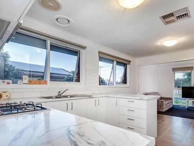 18 Blackwood Drive, Melton South, VIC 3338 - Thumbnail 2 - 05/06/2025