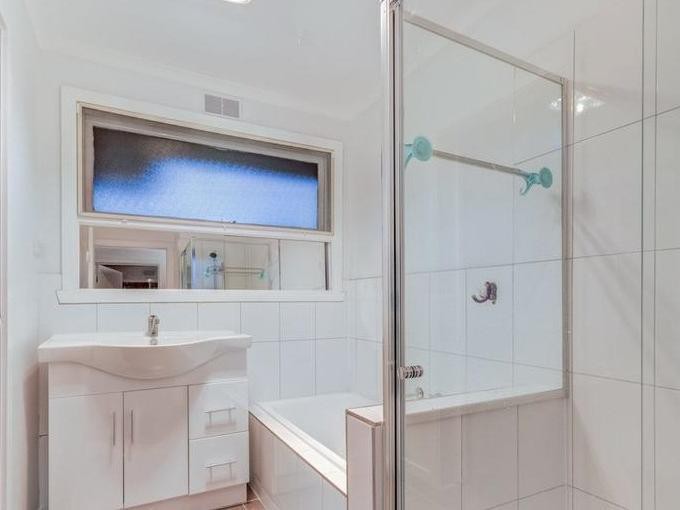 18 Blackwood Drive, Melton South, VIC 3338, Melton South - Thumbnail 6