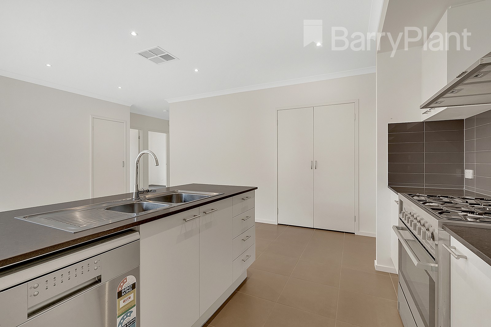 18 Canonbury Avenue, Wollert, VIC 3750, Wollert - Thumbnail 4