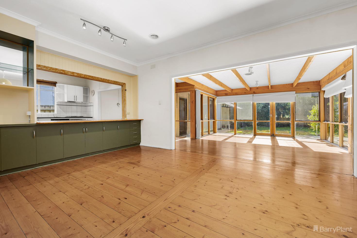 18 Carlyle Crescent, Bellfield, VIC 3081, Bellfield - Thumbnail 2